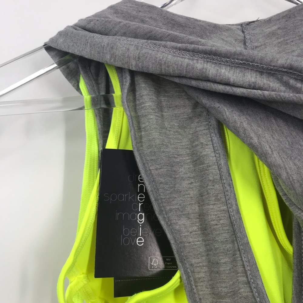 Hooded exercise top with built in sports bra. - Picture 4 of 8